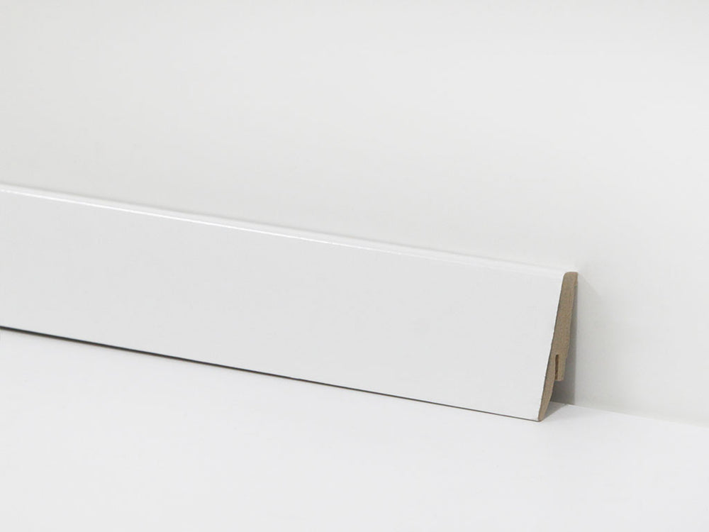 Hochglanz-Sockelleiste weiß – 58 × 18 mm, 2,4 m lang