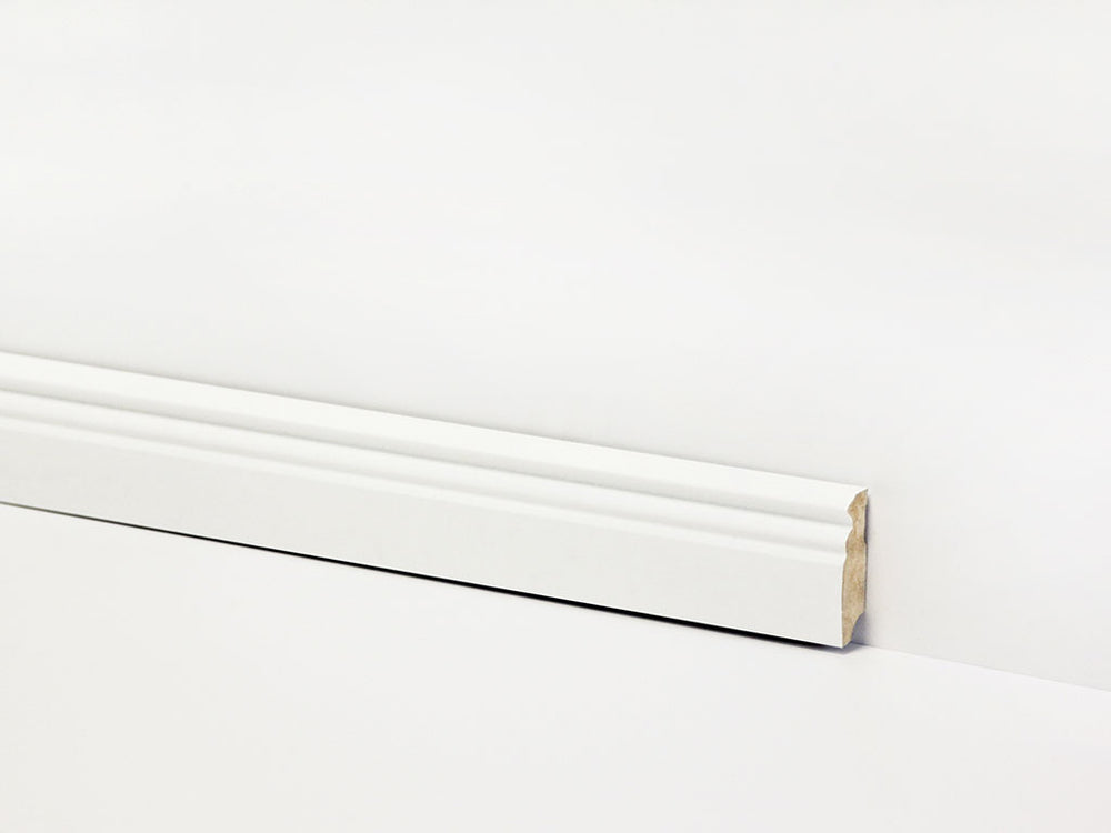 Sockelleiste weiß Berliner Profil mit Fase – 58 × 18 mm, 2,4 m lang